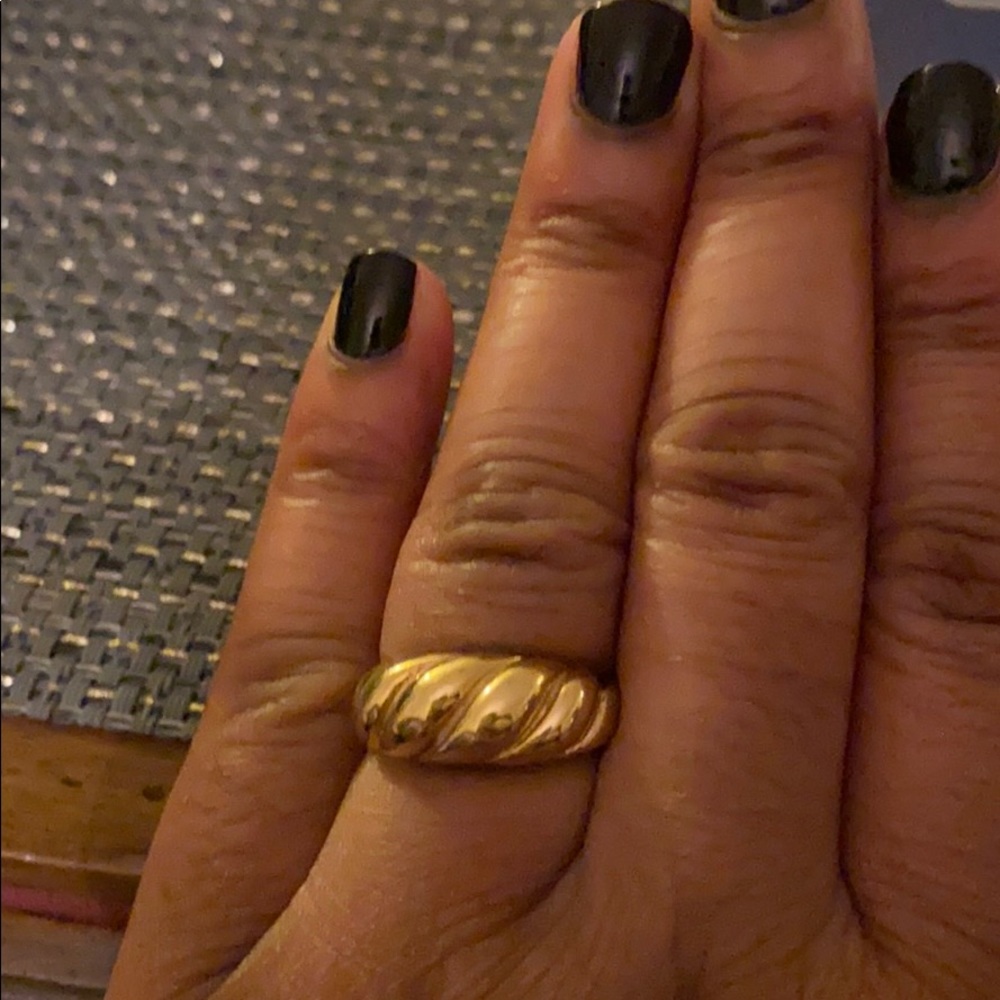 Gently worn Mejuri Croissant Ring Size 9